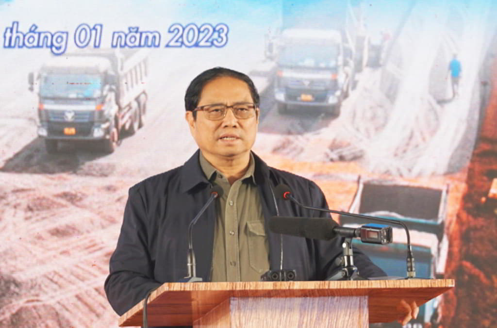 Thủ tướng Phạm Minh Chính phát biểu tại lễ khởi công 12 dự án cao tốc Bắc Nam. Ảnh: Phạm Linh
