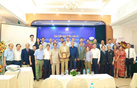 Thép Việt – Sing tặng hoa và tham dự Đại hội Hội KH&CN sử dụng năng lượng tiết kiệm và hiệu quả Việt Nam (VECEA)