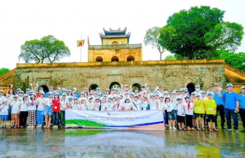 Thép Việt - Sing tặng thưởng cho con em người lao động đạt thành tích học tập tốt