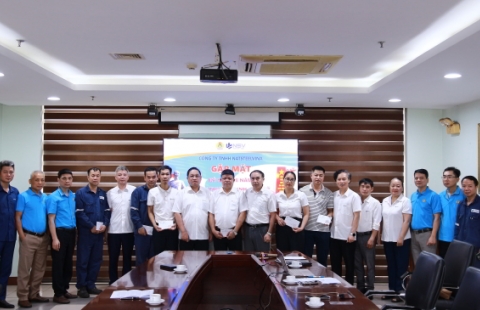 Thép Việt - Sing tổ chức gặp mặt tri ân gia đình chính sách và dâng hương các anh hùng liệt sỹ 915 Gia Sàng nhân kỷ niệm Ngày Thương binh liệt sĩ 27-7