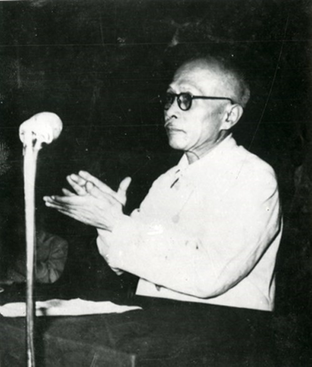 Đồng chí Tôn Đức Thắng đọc diễn văn khai mạc Đại hội thành lập Mặt trận Tổ quốc Việt Nam, tháng 9/1955 (Nguồn: Bảo tàng Lịch sử Quốc gia).